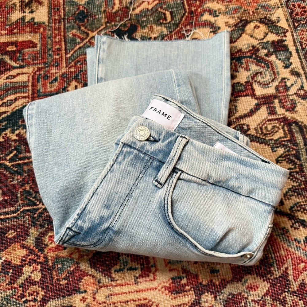 Frame Le Crop Mini Boot in Light Wash - Picture 6 of 8